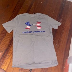 Under armor T-shirt color: grey size: 8M